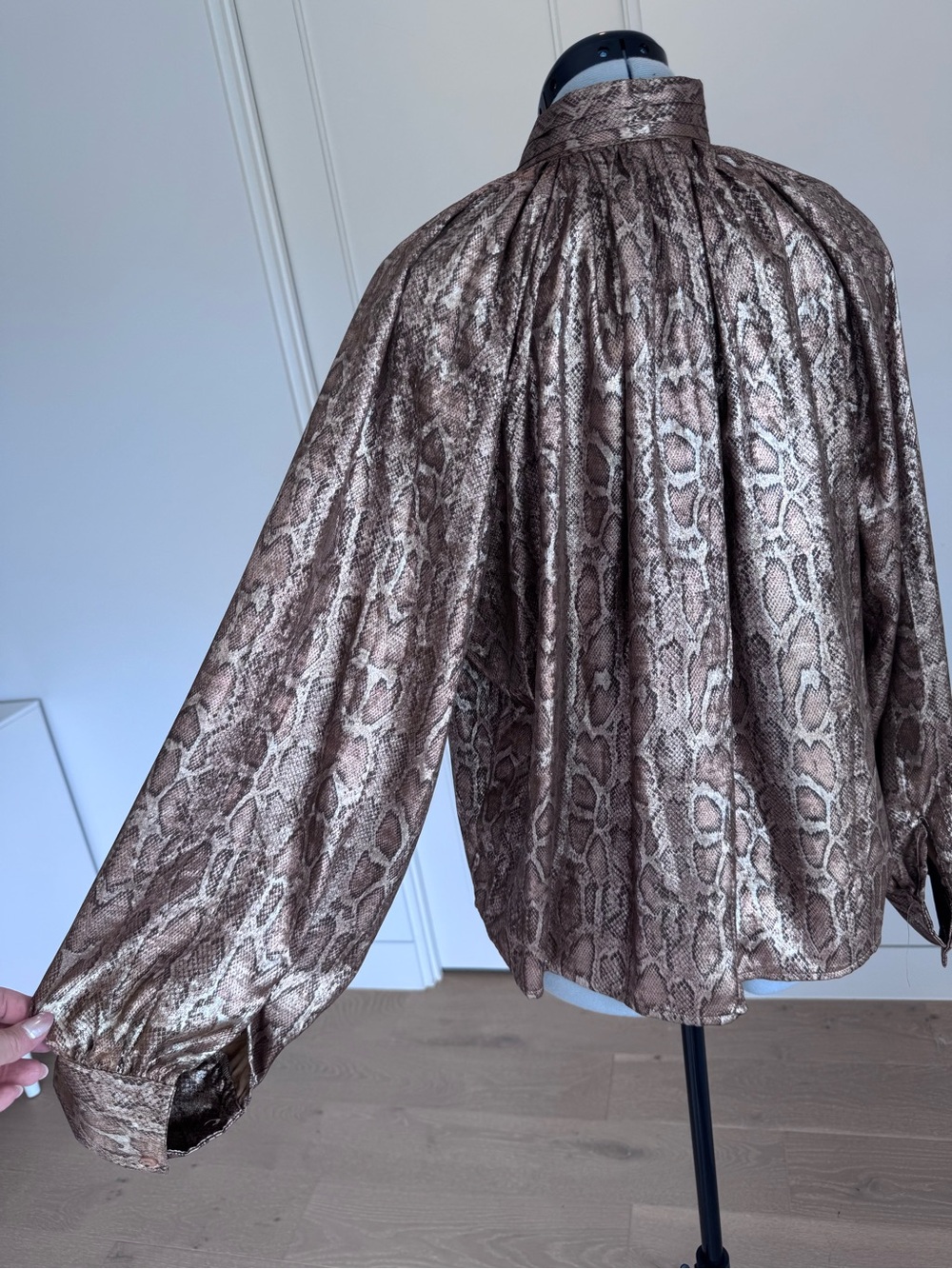 Satin Snake-Print Bow Blouse - Rodeo - Picture 4 of 6